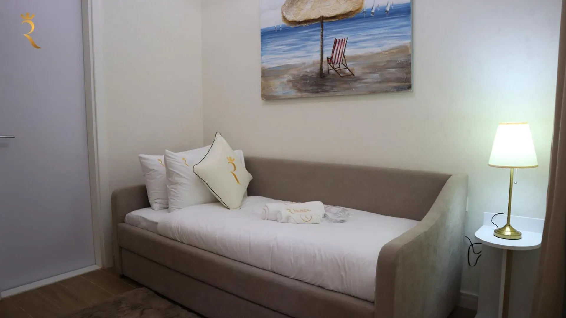 Chalet 2Br Duplex Apartment In Masdar City Abu Dhabi United Arab Emirates